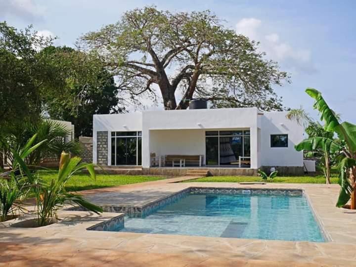 4 U Luxury Bungalows Diani Diani Beach Εξωτερικό φωτογραφία