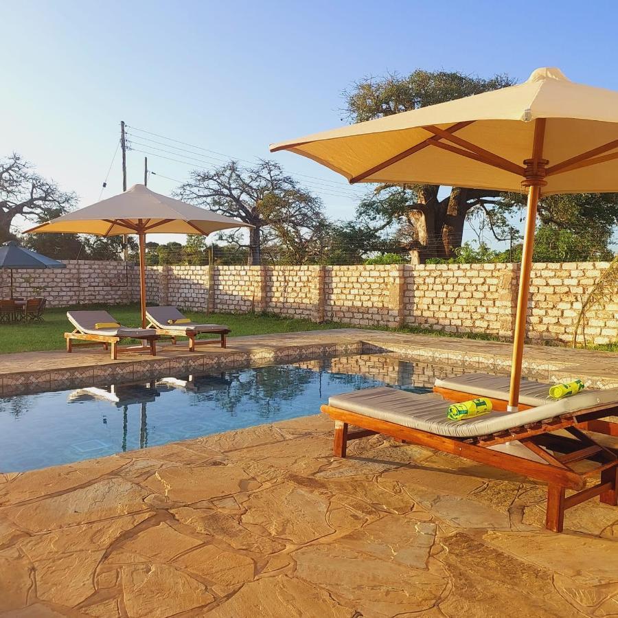 4 U Luxury Bungalows Diani Diani Beach Εξωτερικό φωτογραφία