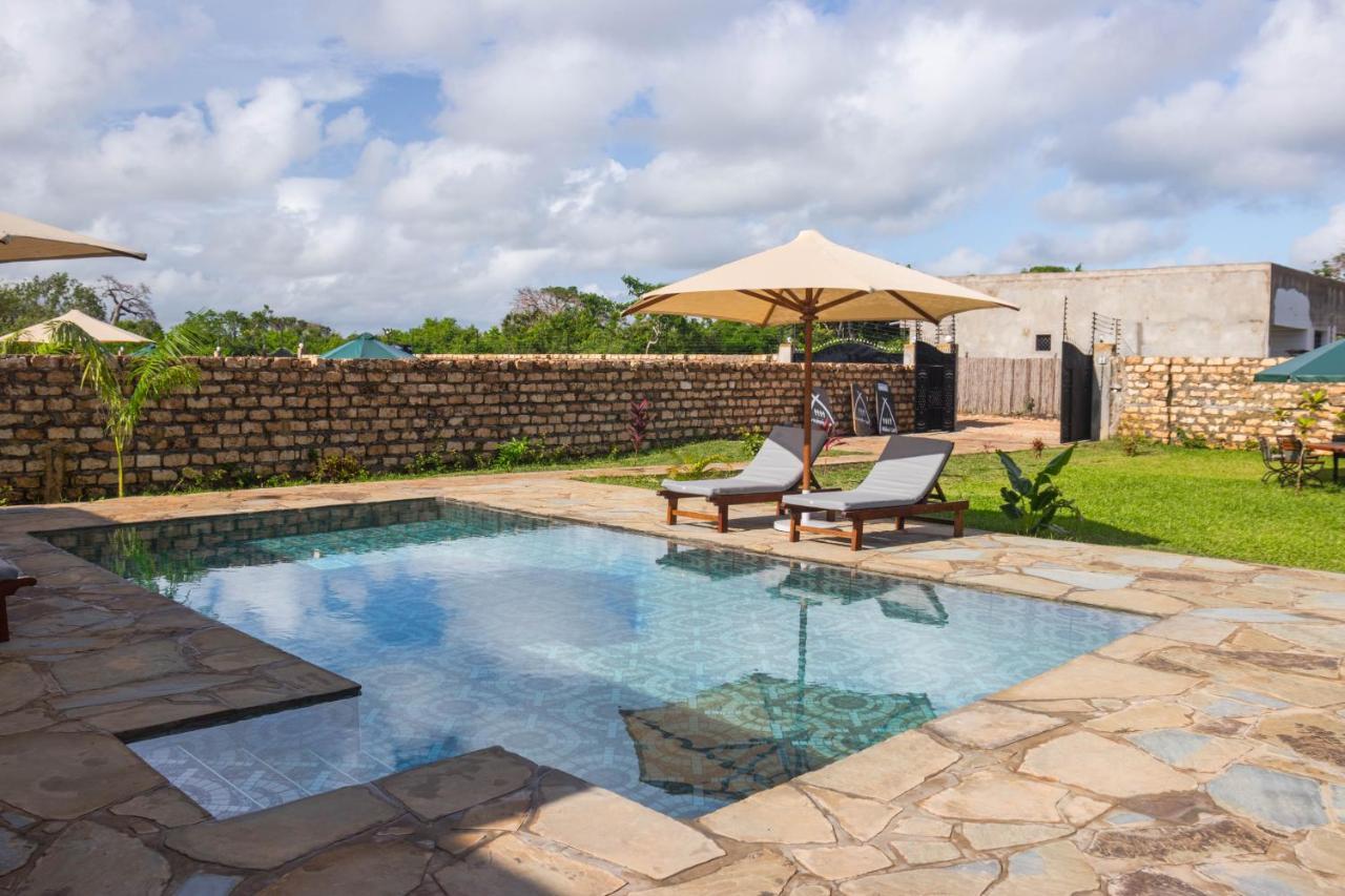 4 U Luxury Bungalows Diani Diani Beach Εξωτερικό φωτογραφία