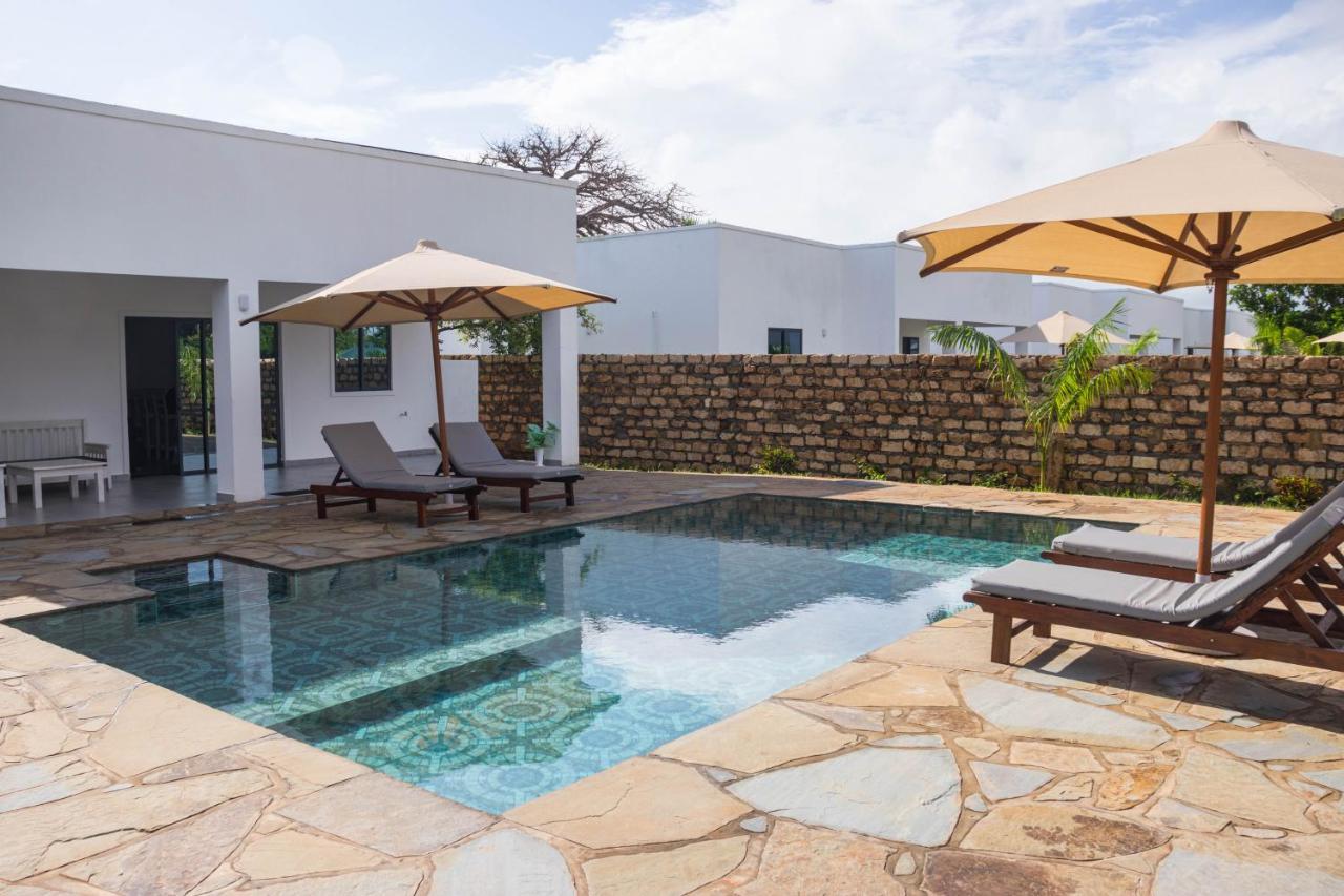 4 U Luxury Bungalows Diani Diani Beach Εξωτερικό φωτογραφία