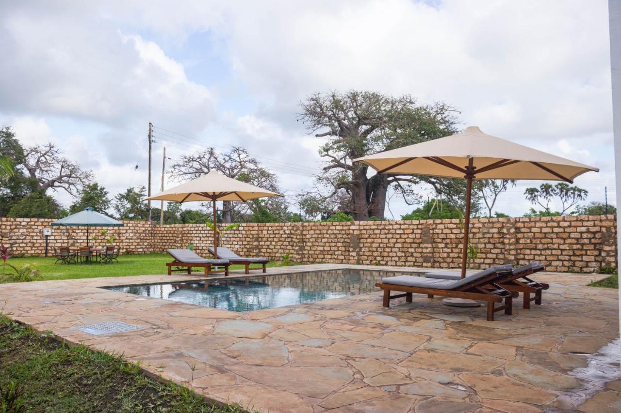 4 U Luxury Bungalows Diani Diani Beach Εξωτερικό φωτογραφία