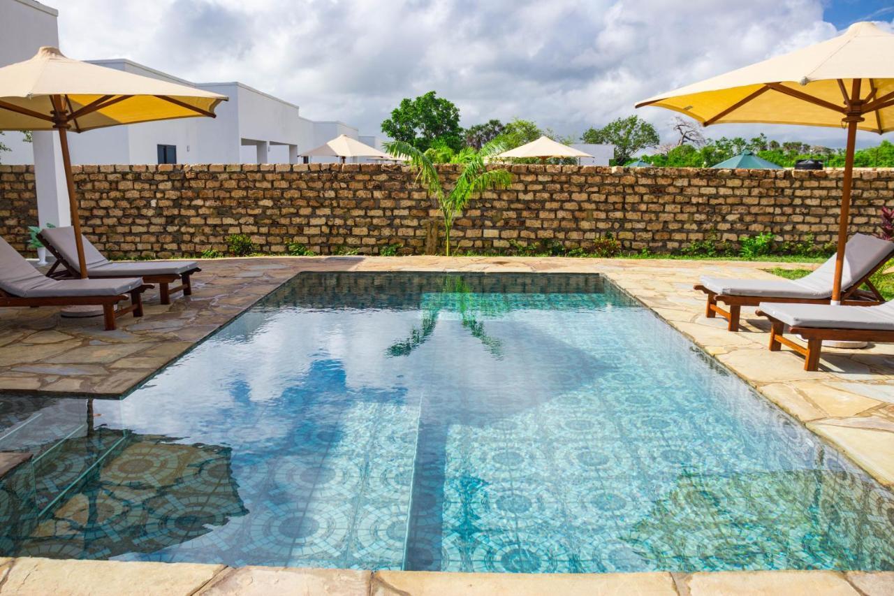 4 U Luxury Bungalows Diani Diani Beach Εξωτερικό φωτογραφία