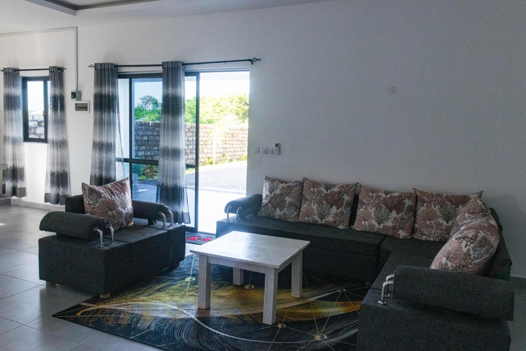 4 U Luxury Bungalows Diani Diani Beach Εξωτερικό φωτογραφία